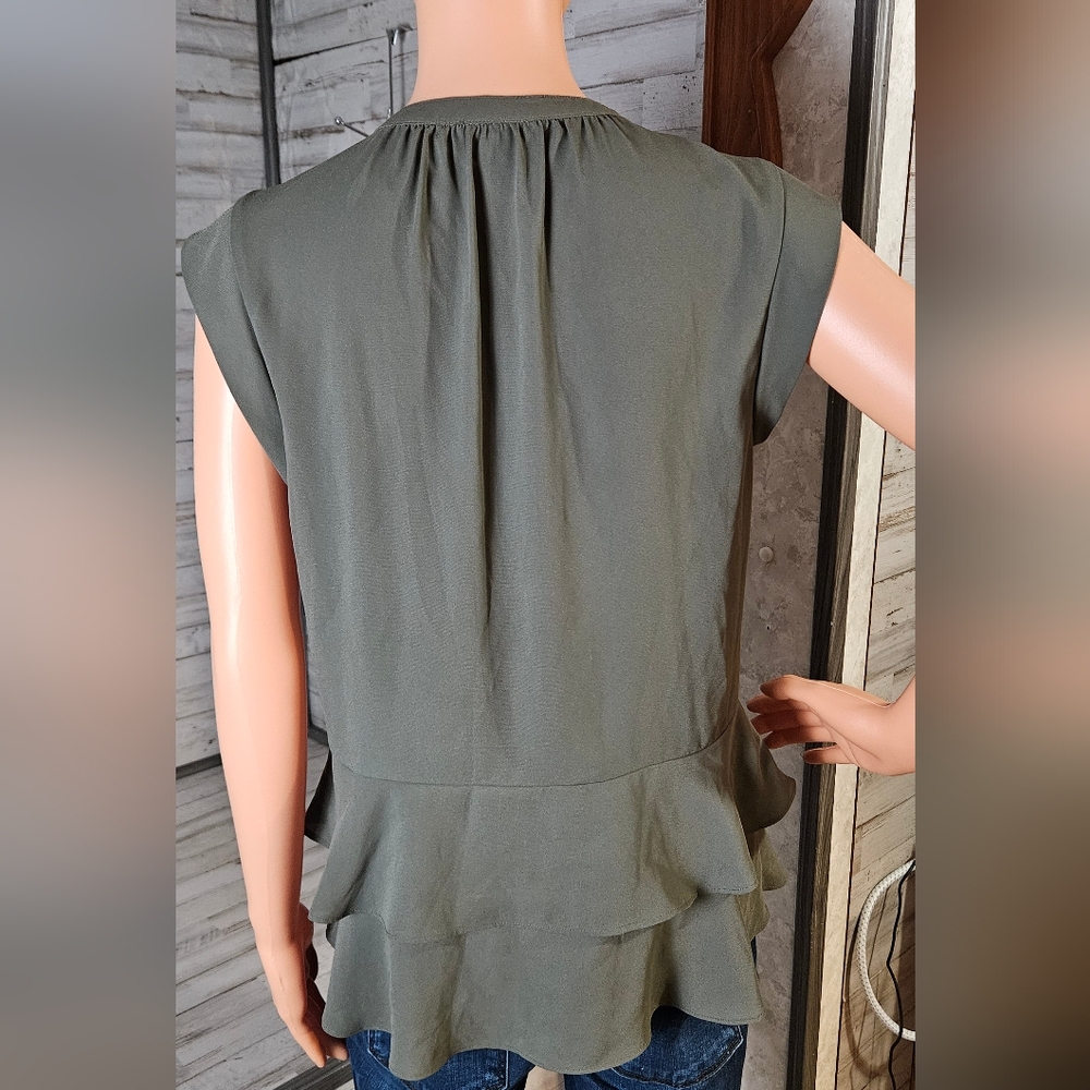 Wasabi Olive Ruffle Peplum Henley Top Women’s S - Picture 2 of 11
